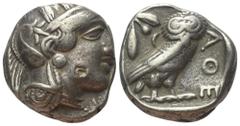 Greek Attika. Athen. Tetradrachme (Silber). Ca. 454 - 404 v. Chr. Vs: Kopf der Athena mit ölzweiggeschmücktem attischem Helm, Ohranhänger und Halskette rechts. Rs: Eule nach rechts stehend, Kopf en fa