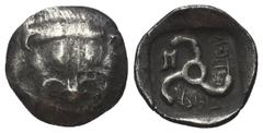 Greek Dynasten von Lykien. Mithrapata (um 380 v. Chr.). 1/6 Stater (Diobol, Silber). Unbestimmte Münzstätte. Vs: Löwenfell von vorn. Rs: Triskeles; im Feld Astragal, das Ganze in vertieftem Quadrat. 1