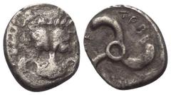 Greek Dynasten von Lykien. Trbbenimi (ca. 390 - 375 v. Chr.). 1/3 Stater (Silber). Ungesicherte lykische Münzstätte. Vs: Löwenfell en face. Rs: Triskeles in vertieftem Rund. 15 mm. 2,46 g. Müseler VII