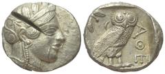 Greek Attika. Athen. Tetradrachme (Silber). Ca. 454 - 404 v. Chr. Vs: Kopf der Athena mit ölzweiggeschmücktem attischem Helm, Ohranhänger und Halskette rechts. Rs: Eule nach rechts stehend, Kopf en fa