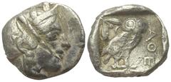 Greek Attika. Athen. Tetradrachme (Silber). Ca. 454 - 404 v. Chr. Vs: Kopf der Athena mit ölzweiggeschmücktem attischem Helm, Ohranhänger und Halskette rechts. Rs: Eule nach rechts stehend, Kopf en fa