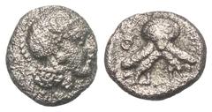 Greek Attika. Athen. Diobol (Silber). Ca. 353 - 295 v. Chr. Vs: Kopf der Athena mit ölzweiggeschmücktem, attischem Helm, Ohranhänger und Halskette rechts. Rs: Eule mit zwei Körpern, Kopf en face, link