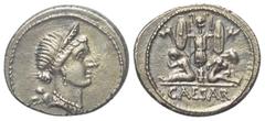 Roman Imperatorial C. Iulius Caesar. Denar (Silber). 46 - 45 v. Chr. Feldmünzstätte in Spanien. Vs: Kopf der Venus mit Diadem und Halskette rechts, dahinter Cupido. Rs: CAESAR. Tropaeum aus gallischen
