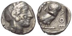 Greek Attika. Athen. Tetradrachme (Silber). Ca. 454 - 404 v. Chr. Vs: Kopf der Athena mit ölzweiggeschmücktem attischem Helm, Ohranhänger und Halskette rechts. Rs: Eule nach rechts stehend, Kopf en fa
