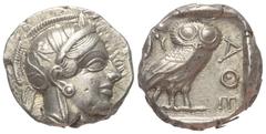 Griechische Münzen Attika. Athen. Tetradrachme (Silber). Ca. 454 - 404 v. Chr. Vs: Kopf der Athena mit ölzweiggeschmücktem attischem Helm, Ohranhänger und Halskette rechts. Rs: Eule nach rechts stehen