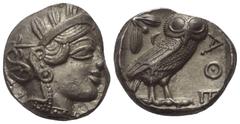 Greek Attika. Athen. Tetradrachme (Silber). Ca. 454 - 404 v. Chr. Vs: Kopf der Athena mit ölzweiggeschmücktem attischem Helm, Ohranhänger und Halskette rechts. Rs: Eule nach rechts stehend, Kopf en fa
