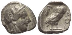 Greek Attika. Athen. Tetradrachme (Silber). Ca. 454 - 404 v. Chr. Vs: Kopf der Athena mit ölzweiggeschmücktem attischem Helm, Ohranhänger und Halskette rechts. Rs: Eule nach rechts stehend, Kopf en fa