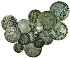 (x) Ottoman, Mahmud I, Kurus, Qustantiniya, AH1143 xxxix, Yirmilik (2), Qustantiniya, AH1143 xxx, xiv, one with large rose to right of tughra, the other with two spears and a small rosette, Mustafa II