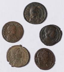 Ancient Coins Magnentius, centenionalis (2): Lugdunum, AD 350-351, D N MAGNENTIVS P F AVG, rosette-diademed, draped and cuirassed bust r., rev. FELICITAS REIPVBLICE, emperor standing l., holding Victo